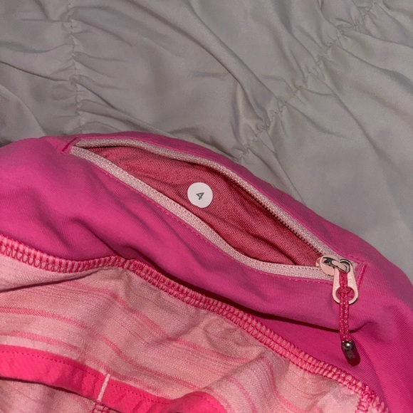 Lulu shorts size 4 - Picture 3 of 5